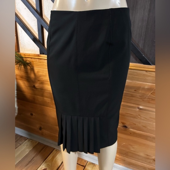 Beautifull black skirt with front ruffle accent size 8 women’s skirt - Picture 4 of 8